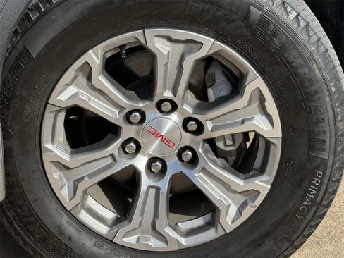 Used 2024 GMC Sierra 1500 SLT image 9