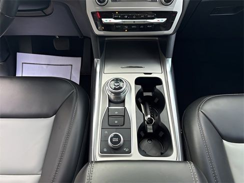 Used 2022 Ford Explorer XLT w/ Equipment Group 202A image 14