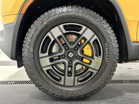 Used 2023 Rivian R1S Adventure AWD/4WD image 9