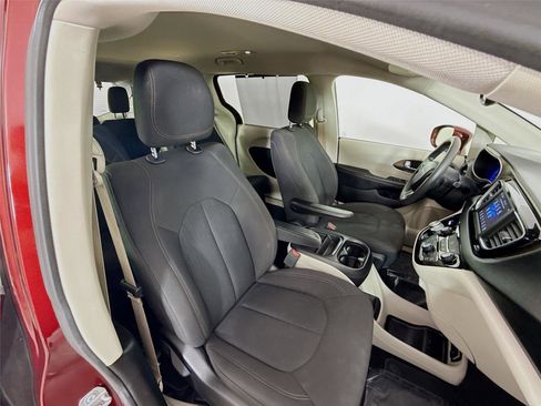 Used 2018 Chrysler Pacifica Touring Plus image 26