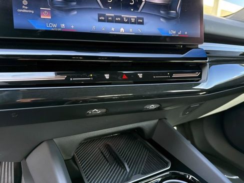 Used 2025 BMW 530i RWD image 27