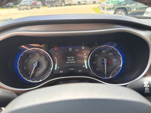 Used 2024 Chrysler Pacifica Touring-L FWD image 25