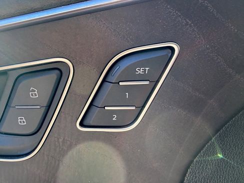 Used 2023 Audi Q8 Prestige w/ Prestige Package image 12