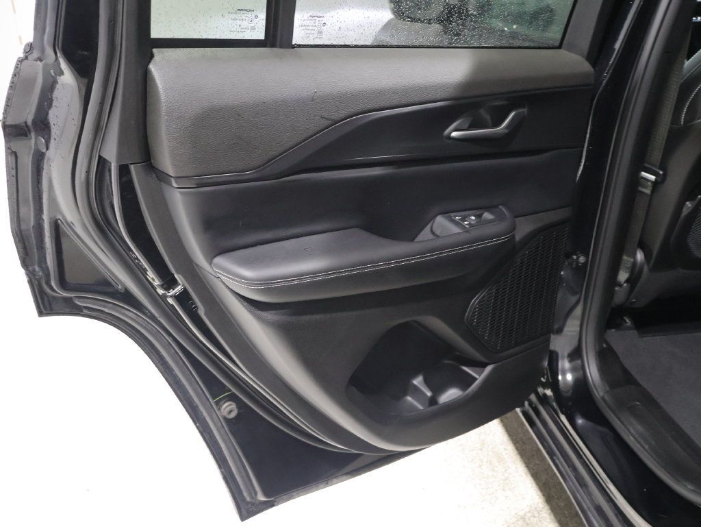 Used 2023 Jeep Grand Cherokee Altitude AWD/4WD image 19