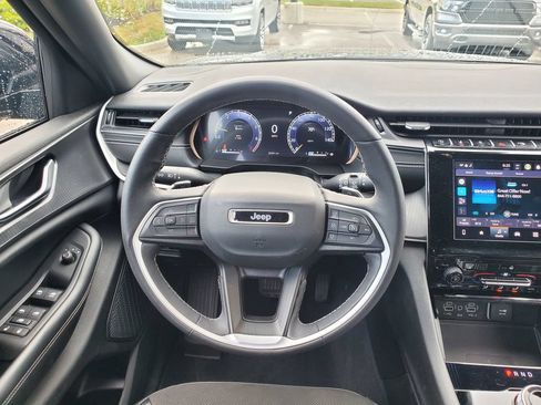 Used 2023 Jeep Grand Cherokee Altitude AWD/4WD image 12