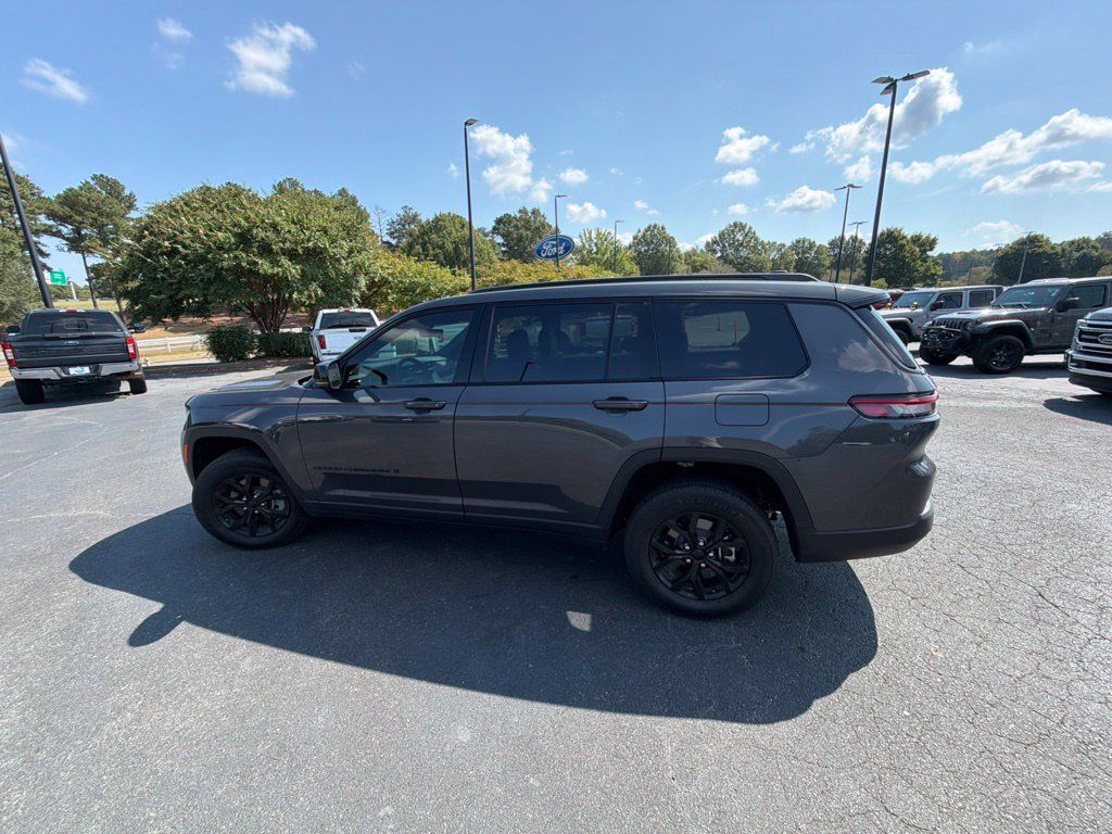 Used 2025 Jeep Grand Cherokee L Altitude AWD/4WD image 22