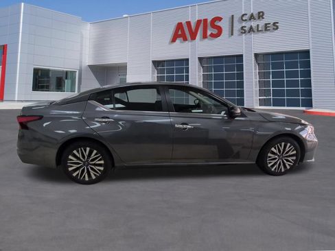 Used 2025 Nissan Altima 2.5 SV FWD image 5
