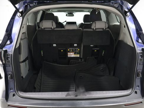 Used 2021 Toyota Sienna LE image 18