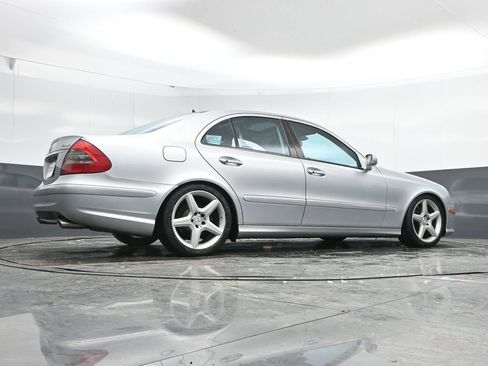 Used 2009 Mercedes-Benz E 350 4MATIC Sedan image 36