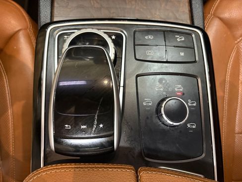 Used 2017 Mercedes-Benz GLS 550 4MATIC image 25