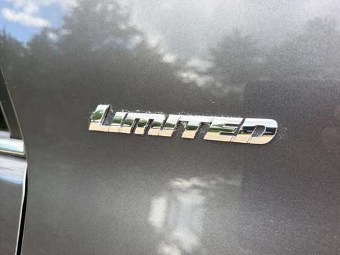 Used 2018 Toyota 4Runner Limited AWD/4WD image 9