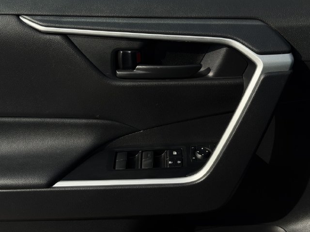 Certified 2025 Toyota RAV4 LE AWD/4WD image 22