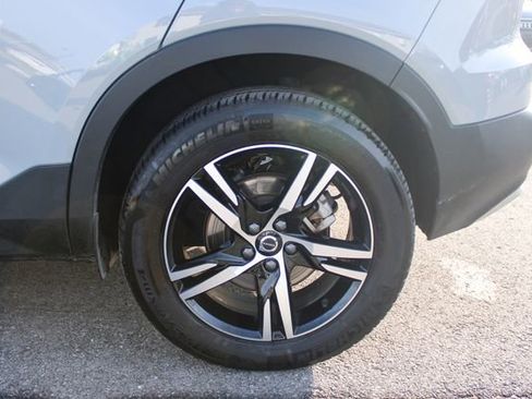 Used 2025 Volvo XC40 B5 Core image 37