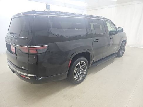 Used 2024 Jeep Wagoneer L Series II w/ Flexible Seating Group AWD/4WD image 16