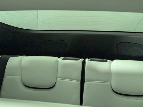 Used 2024 Tesla Model Y Long Range image 27