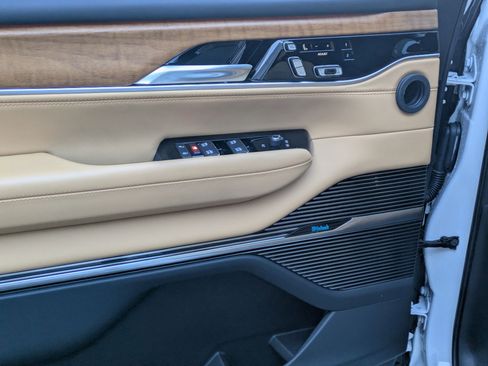 Used 2024 Jeep Grand Wagoneer Series III w/ Rear Seat Video Group 1 image 13