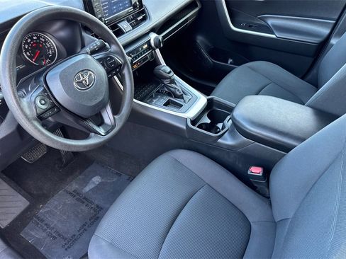 Used 2021 Toyota RAV4 LE image 9