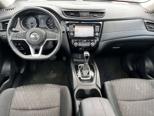 Used 2017 Nissan Rogue SV AWD/4WD image 11
