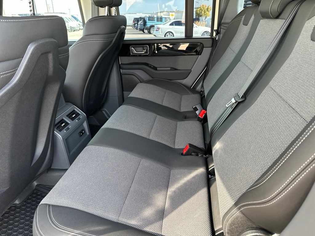 Used 2024 INEOS Grenadier Station Wagon AWD/4WD image 15