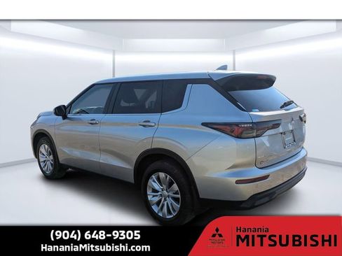 Used 2025 Mitsubishi Outlander ES image 5