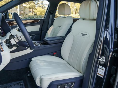 Certified 2024 Bentley Bentayga AWD/4WD image 18