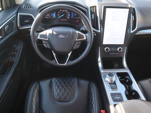 Used 2024 Ford Edge Titanium image 11