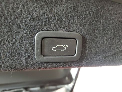 Used 2017 Volvo XC60 T5 Inscription w/ Preferred Option Package image 10