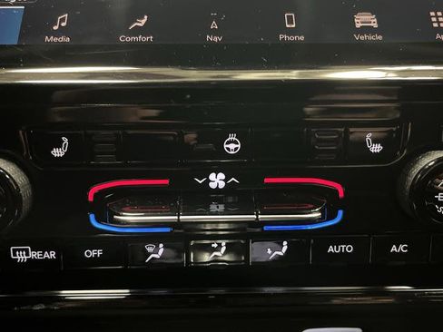 Used 2024 Jeep Grand Cherokee Limited 4xe image 8