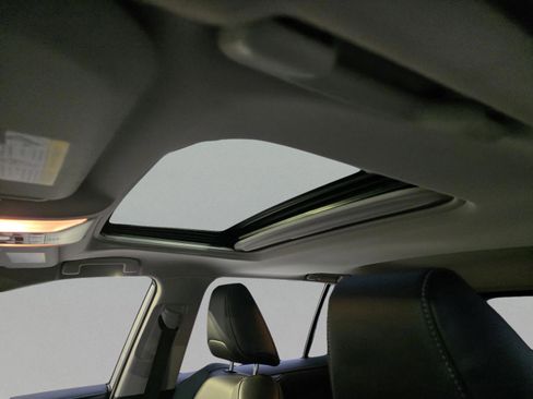 Used 2019 Toyota RAV4 Limited image 11