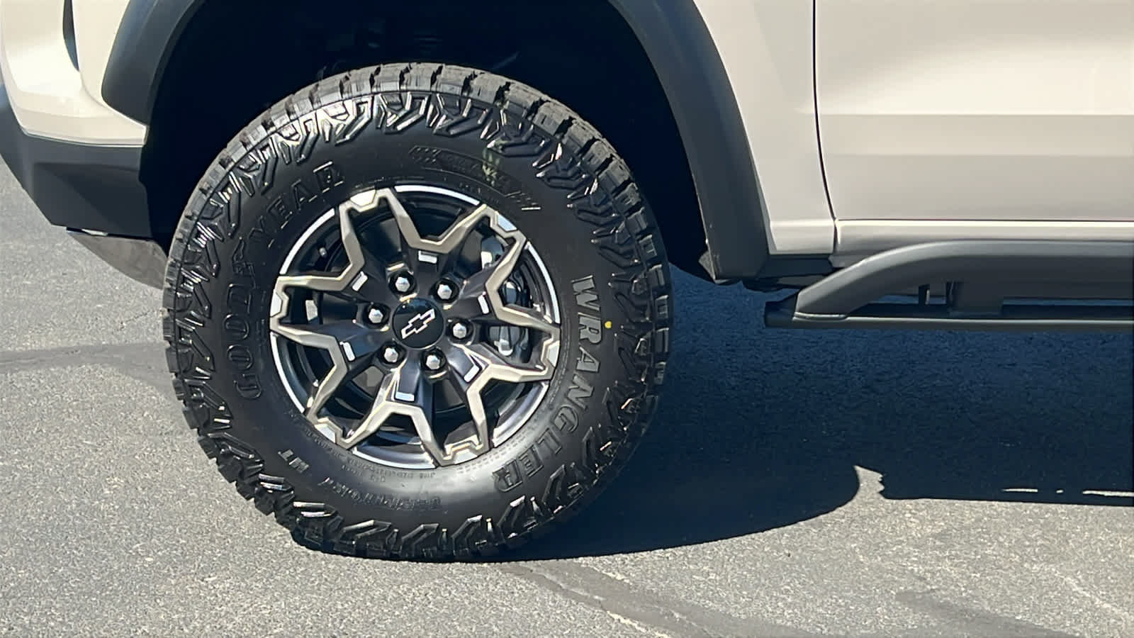New 2026 Chevrolet Colorado ZR2 w/ Technology Package AWD/4WD image 9