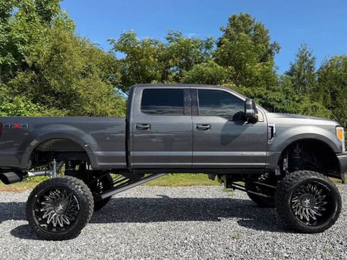 Used 2017 Ford F250 Lariat w/ Lariat Value Package AWD/4WD image 16