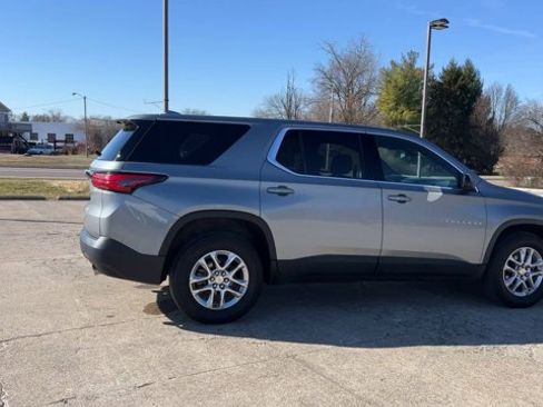 Used 2023 Chevrolet Traverse LS image 9