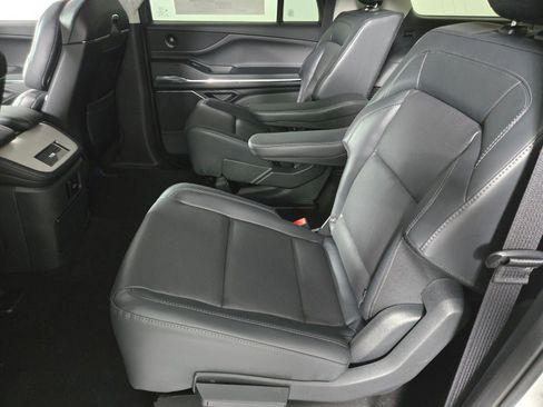 New 2026 Lincoln Navigator L Premier AWD/4WD image 13
