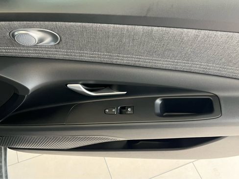 New 2026 Hyundai Elantra Limited FWD image 18