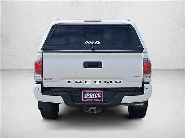 Used 2020 Toyota Tacoma TRD Sport w/ TRD Premium Sport Package AWD/4WD image 7