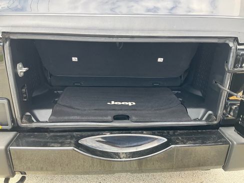 Used 2015 Jeep Wrangler Sport image 14