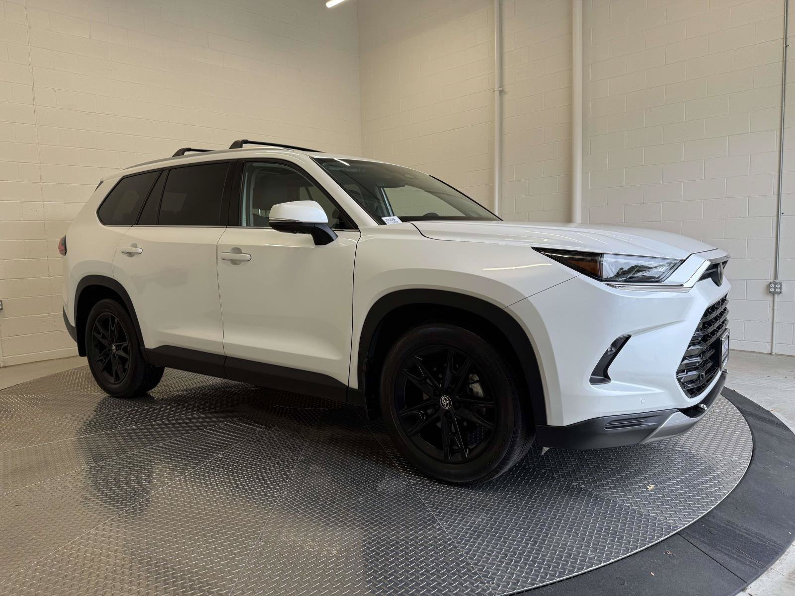 Used 2024 Toyota Grand Highlander AWD image 9