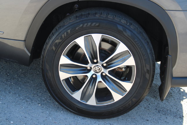 Used 2022 Toyota Highlander XLE FWD image 7