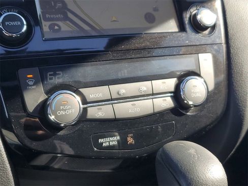 Used 2016 Nissan Rogue SL w/ SL Premium Package image 32