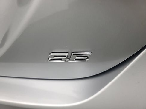 Used 2024 Toyota Camry SE FWD image 12