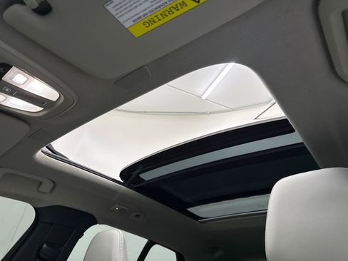 Used 2025 Volvo XC40 B5 Plus w/ Climate Package image 21