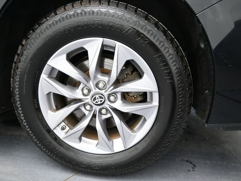 Used 2024 Toyota Sienna XLE image 41