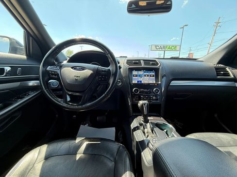 Used 2018 Ford Explorer XLT w/ Equipment Group 202A AWD/4WD image 27
