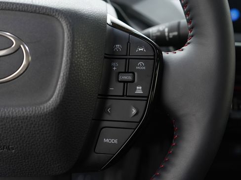 Used 2025 Toyota Prius Plug-In Hybrid image 25