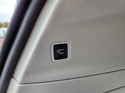 Used 2019 Chrysler Pacifica Limited image 19