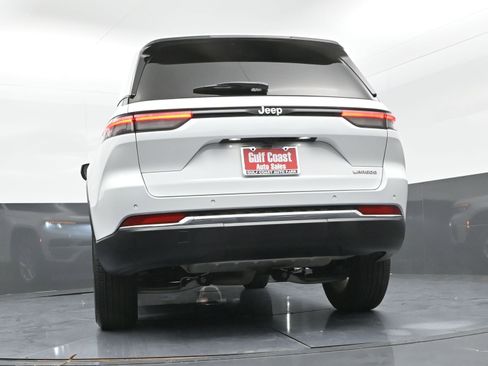 Used 2025 Jeep Grand Cherokee Laredo X image 37