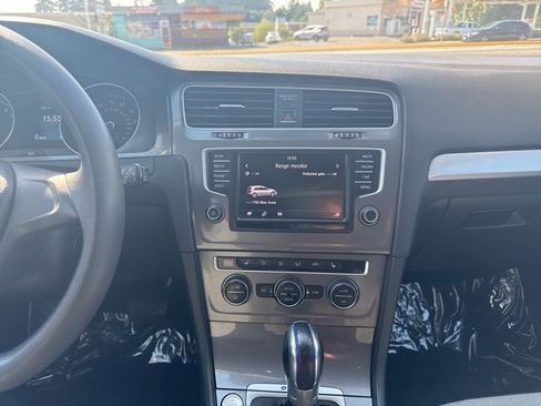 Used 2016 Volkswagen e-Golf SE w/ DC Fast Charging Package image 10