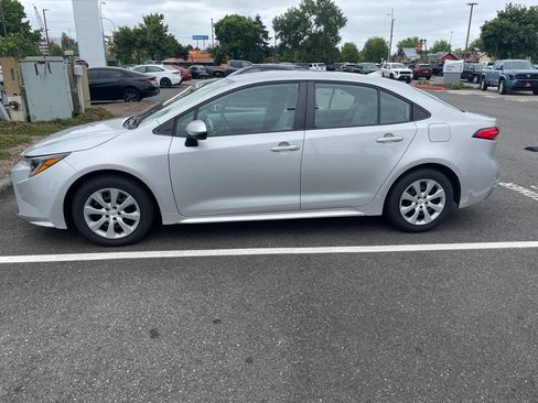 Used 2021 Toyota Corolla LE FWD image 5
