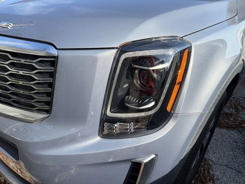 Used 2020 Kia Telluride EX w/ Towing Package FWD image 3