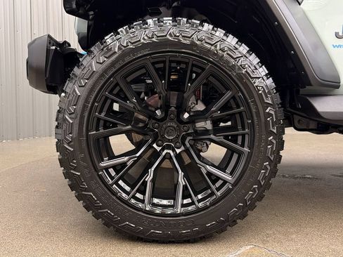 Used 2024 Jeep Wrangler Unlimited AWD/4WD image 9
